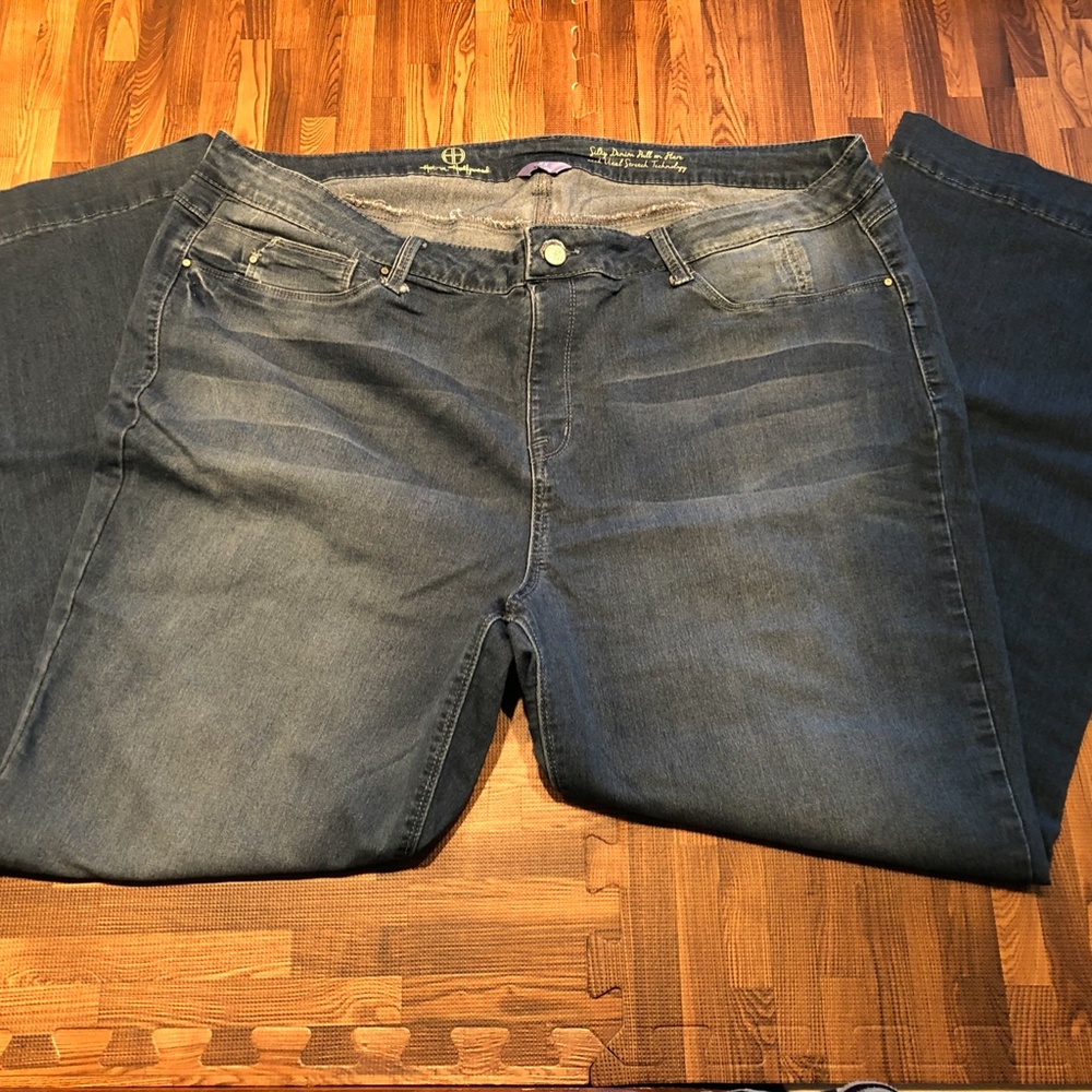 Hot in Hollywood Flare Pull-On Jeans 2X